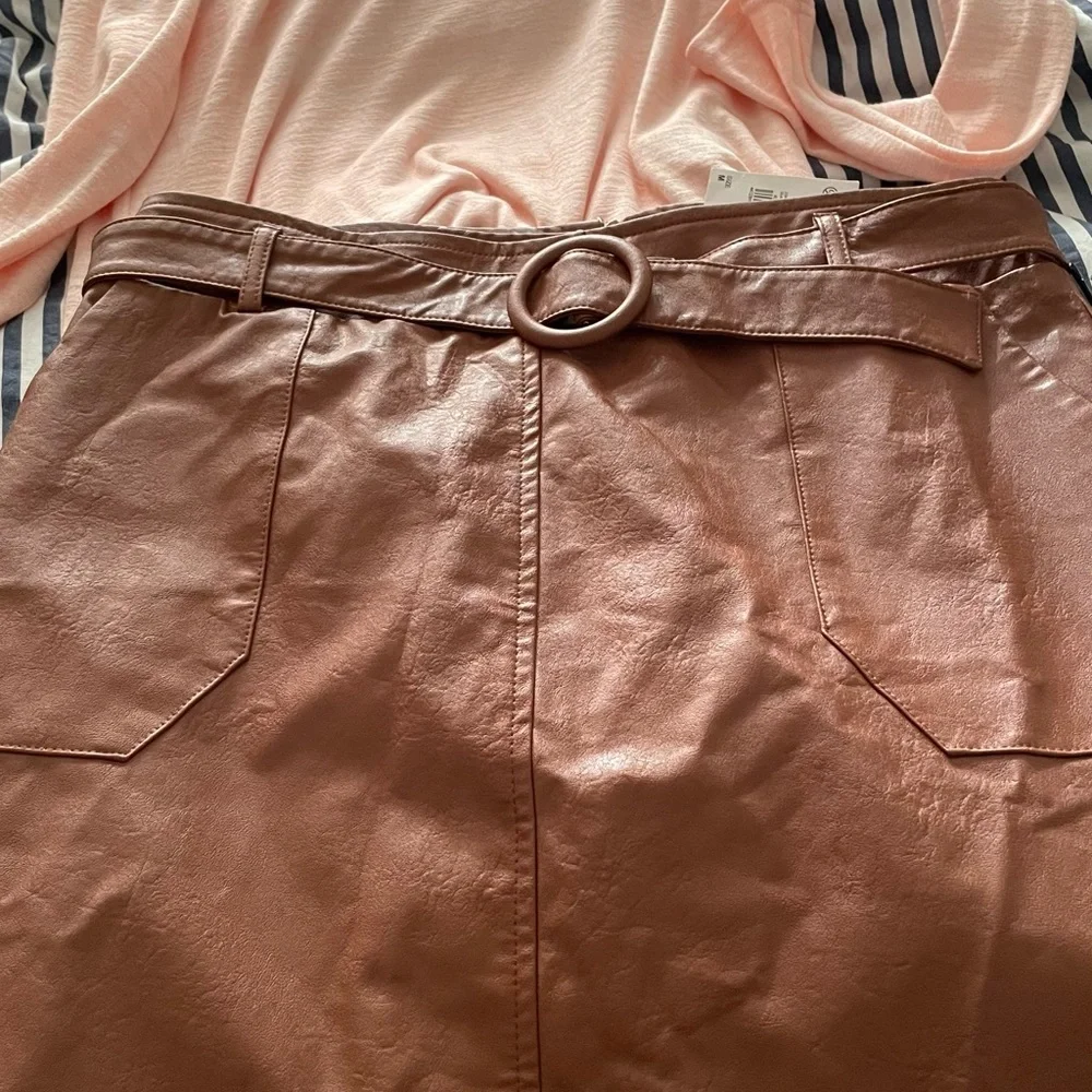 Versona faux leather belted miniskirt - Picture 4 of 10